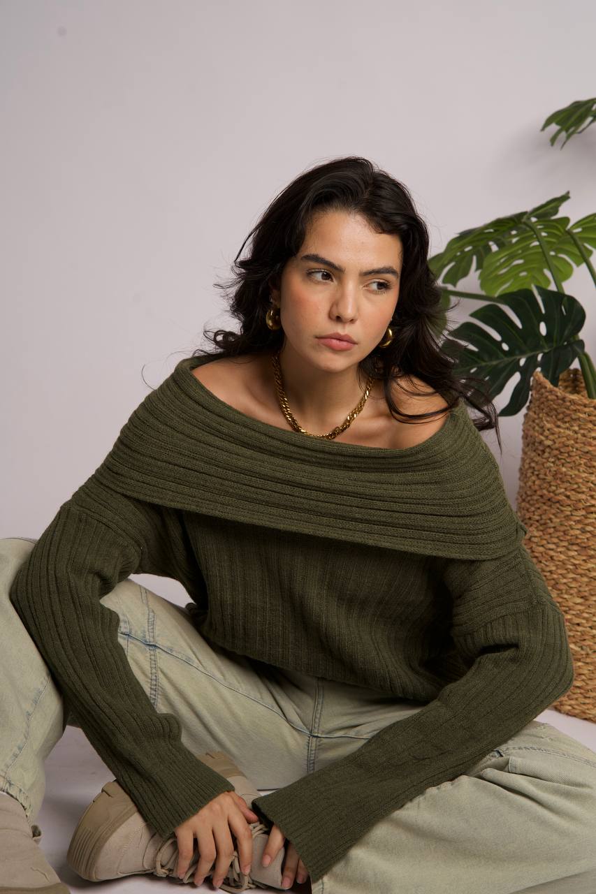 Off-shoulder pullover
