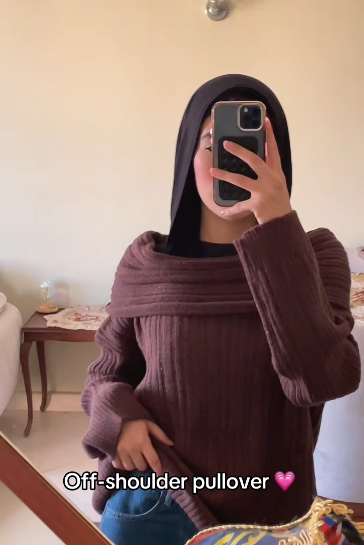 Off-shoulder pullover